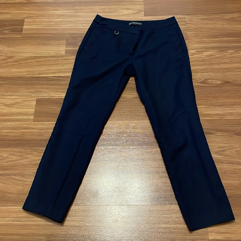 Size 4 Adrianna Papell navy crop pants.